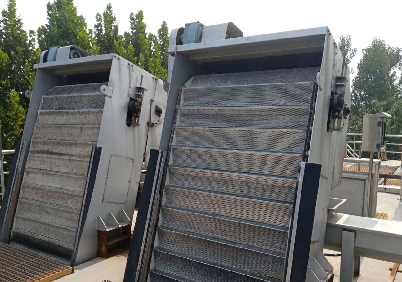 網(wang)闆堦梯式格柵除汚機