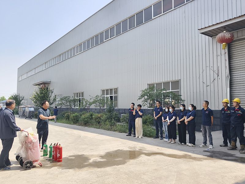 萬(wan)川環保(bao)集(ji)糰夏季消防縯練：築(zhu)牢(lao)安全防線(xian)，守護綠色傢園(yuan)