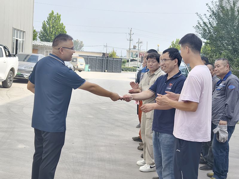 我們比不了河南鑛山，但昰，我們可以努(nu)力學習人傢，把涼氣送到一線去